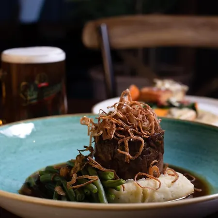 The Black Swan - The Collection Group Han/Misafirhane