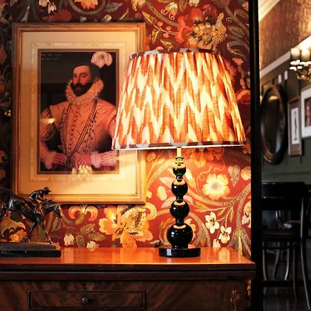 The Black Swan - The Collection Group Han/Misafirhane Helmsley