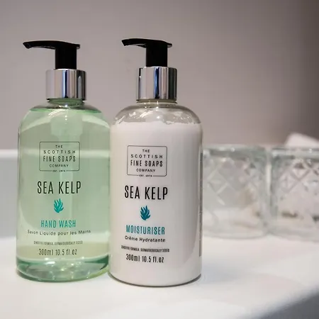 The Black Swan - The Collection Group イン ヘルムスリー