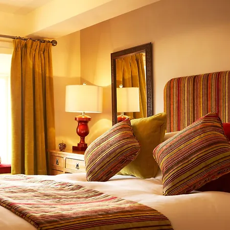 بيت ريفي The Black Swan - The Collection Group هلمسلي