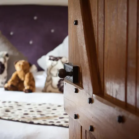 The Black Swan - The Collection Group Helmsley