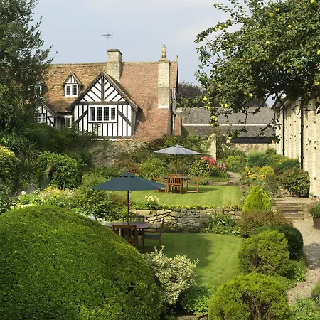 The Black Swan - The Collection Group 4*