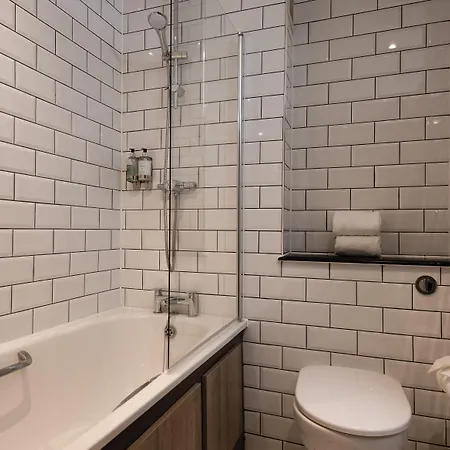 بيت ريفي The Black Swan - The Collection Group