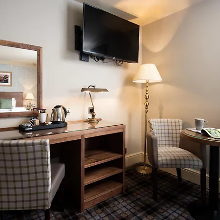 The Black Swan - The Collection Group 4*