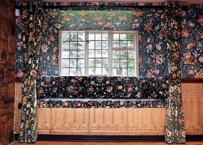 The Black Swan - The Collection Group Helmsley