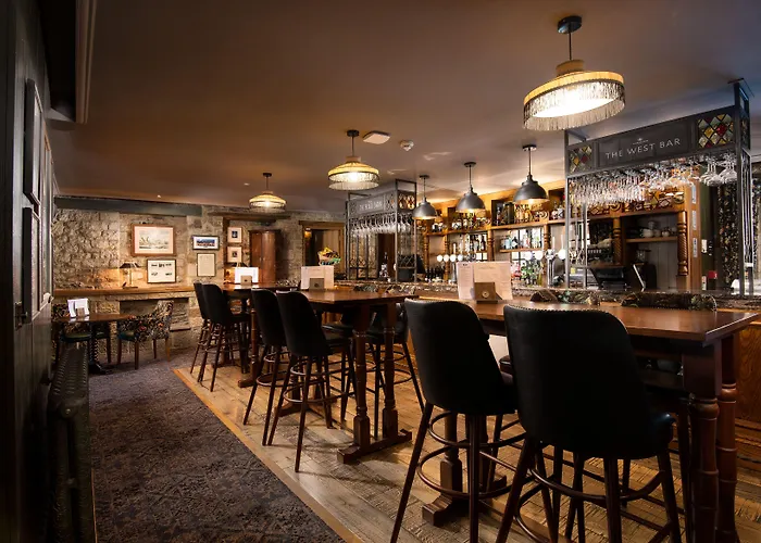 The Black Swan - The Collection Group 4*