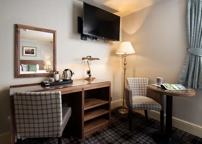 The Black Swan - The Collection Group 4*